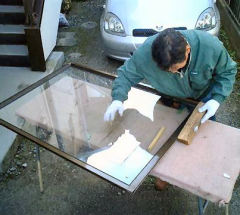 施工例：ビル用サッシのガラスを真空ガラス「スペーシア」に交換