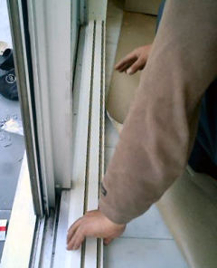 施工例：プラストサッシを使用、掃き出し窓タイプの二重窓の設置