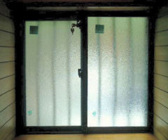 18. トイレの窓も防犯ガラスに交換しました。