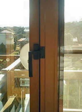 FIX窓に使われる開き窓のハンドル