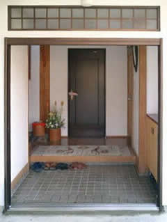 施工例：玄関引戸 れん樹を使用した玄関のリフォーム