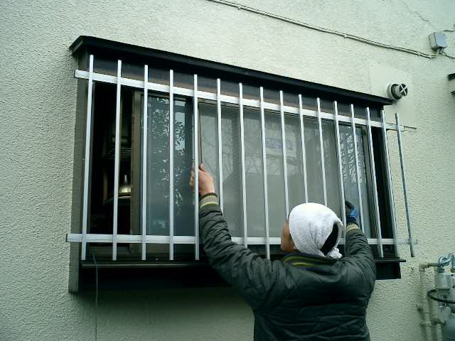 窓 の 防犯 柵