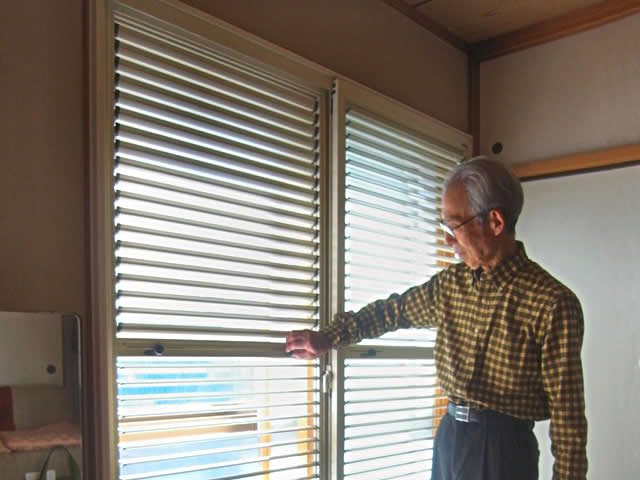 室内 に 設置 できる 雨戸